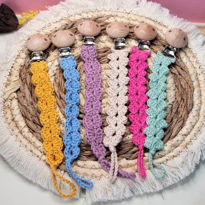 Attache tétine clips tricot 