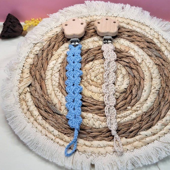 Attache tétine tricot patte de chat