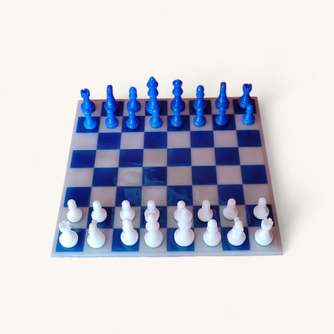 echiquier résine Echiquier résine époxy blanc et bleu