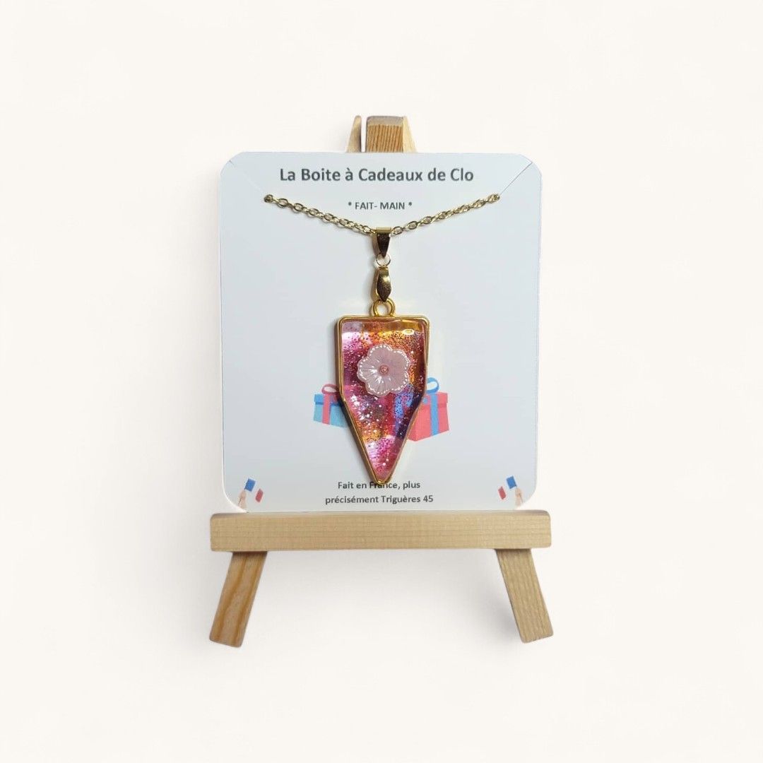 medaillon resine Médaillon triangle doré paillettes rose