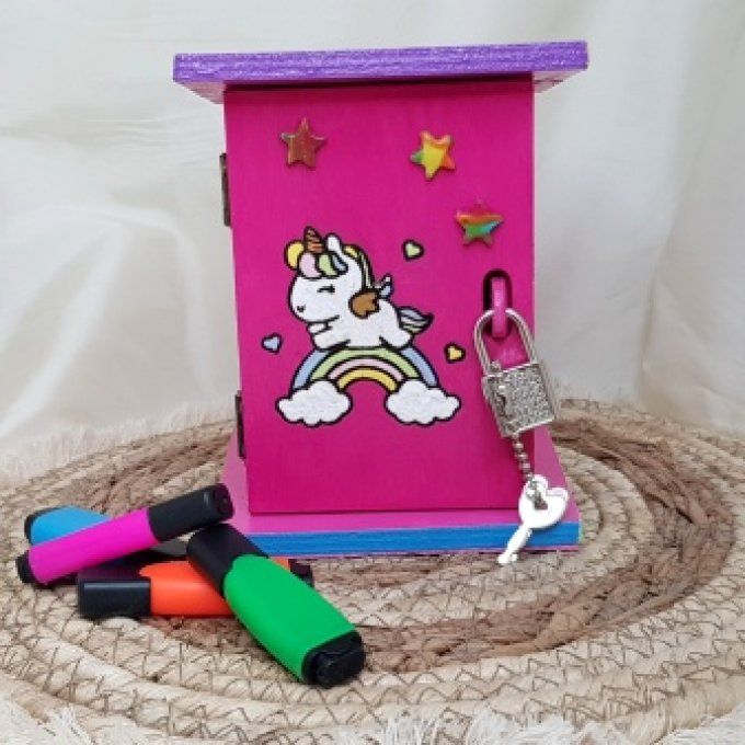 Tirelire enfant en bois licorne